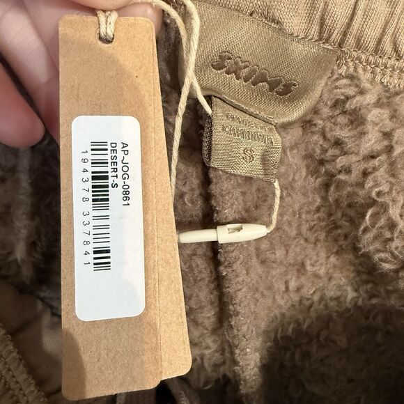 NWT SKIMS Sherpa Teddy Joggers in Dessert (brown) Women’s Size S - Picture 2 of 12